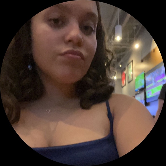 Profile Picture of Alexus Mosher (@alexusamosher) on Poshmark