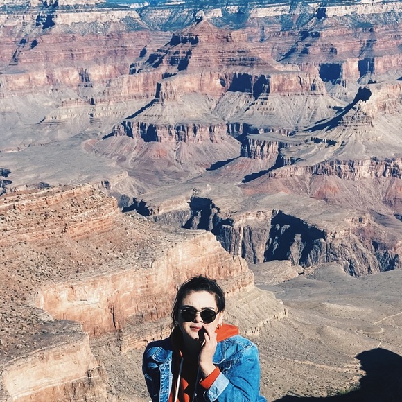 Profile Picture of Lilyee Parra (@likyeeparra) on Poshmark