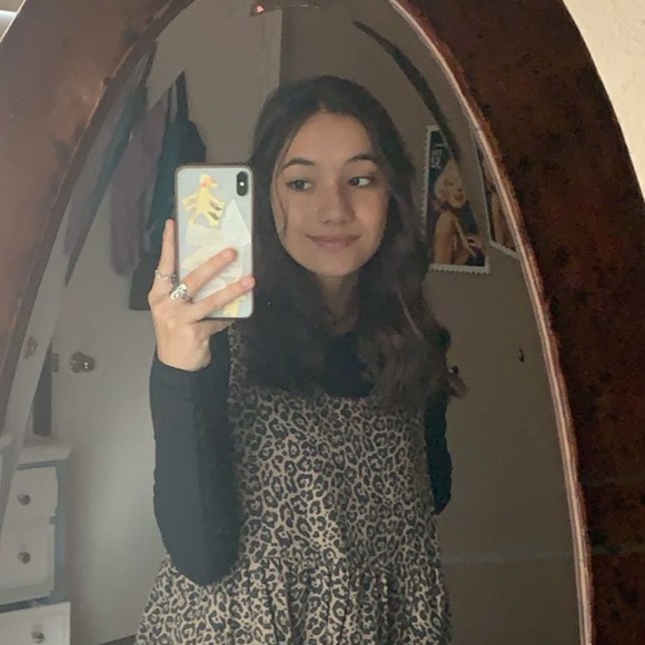 Profile Picture of Ariella Limvorratre (@ariellamarie28) on Poshmark
