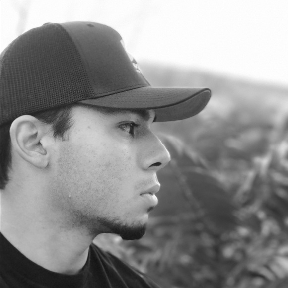 Profile Picture of Martin Montellano (@marteeen8) on Poshmark