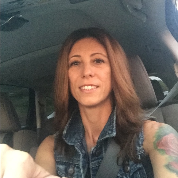 Profile Picture of Simone Garcia (@simonecereja32) on Poshmark