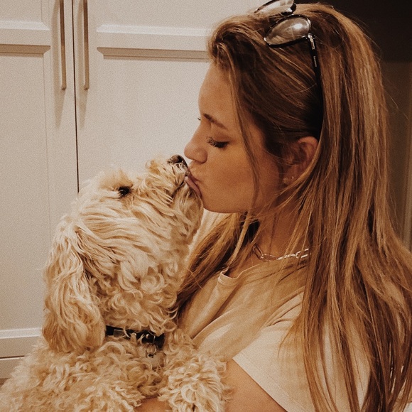 Profile Picture of Julia Graffi (@julia_graffi) on Poshmark