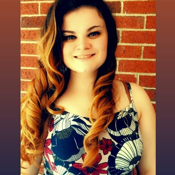 Profile Picture of Bethany Cates (@beth_rose11) on Poshmark