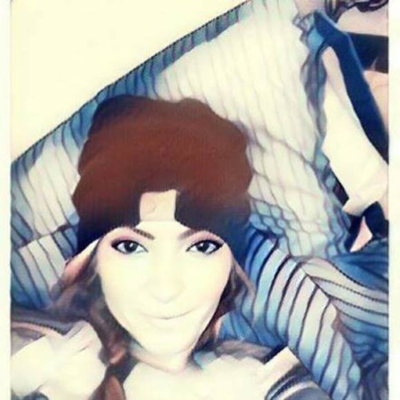 Profile Picture of Denise Mailloux (@denisemailoux) on Poshmark
