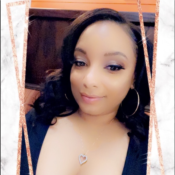 Chelese Lee ( land) - Poshmark Profile Picture of Chelese Lee ( land) (@cheleseland) on Poshmark