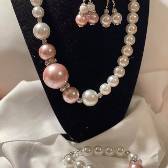 Profile Picture of Kim Bellinger-smith (@bell_storm) on Poshmark