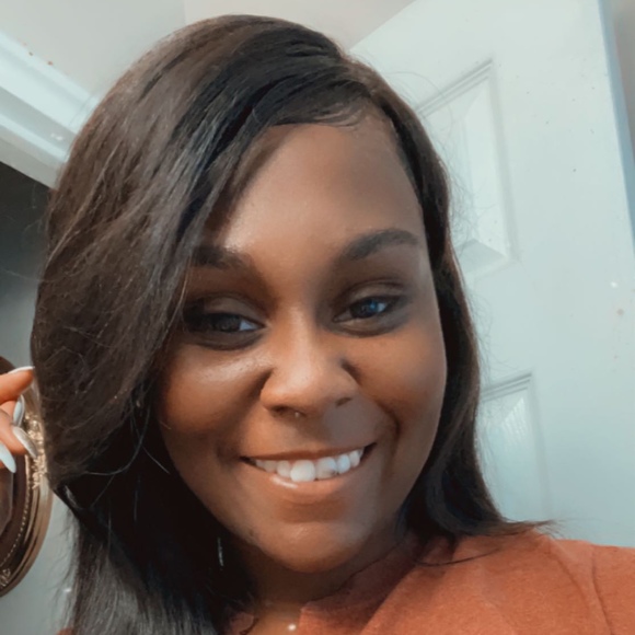 Profile Picture of Anitra Davis (@addavis7) on Poshmark