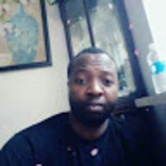 Profile Picture of Guerlin Davilmar (@gagoobonjan64) on Poshmark