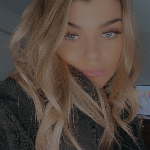 Billie Mccann - Poshmark Profile Picture of Billie Mccann (@billiemadisson) on Poshmark