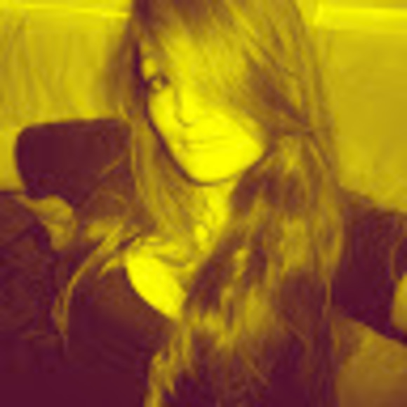 Profile Picture of Crystal Mullis (@tyiatara) on Poshmark
