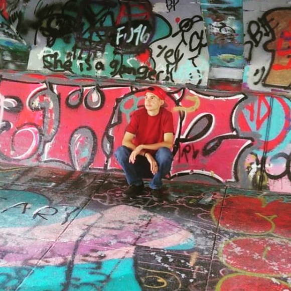 Profile Picture of Jacob Easey (@jacobeasey9221) on Poshmark