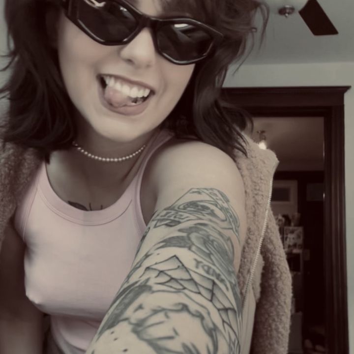 Profile Picture of kissherpicture (@kissherpicture) on Tiktok