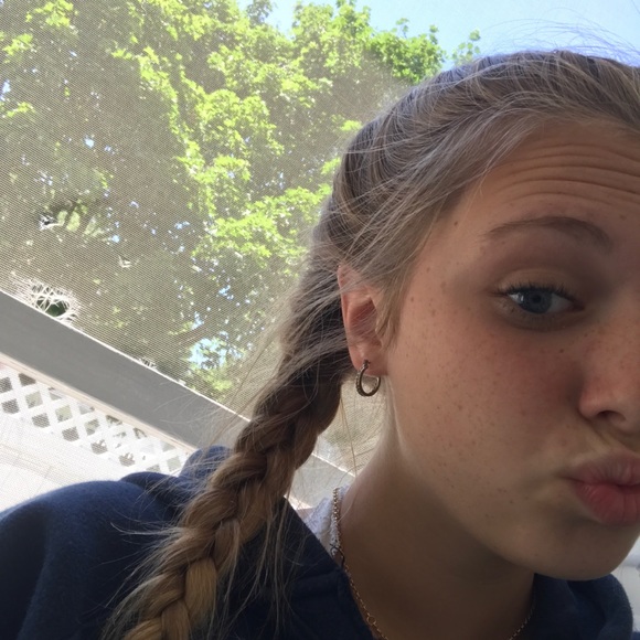 Profile Picture of Avys Richardson (@avysfionaeve) on Poshmark