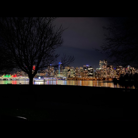 Profile Picture of Julia Frizzell (@ju306) on Poshmark