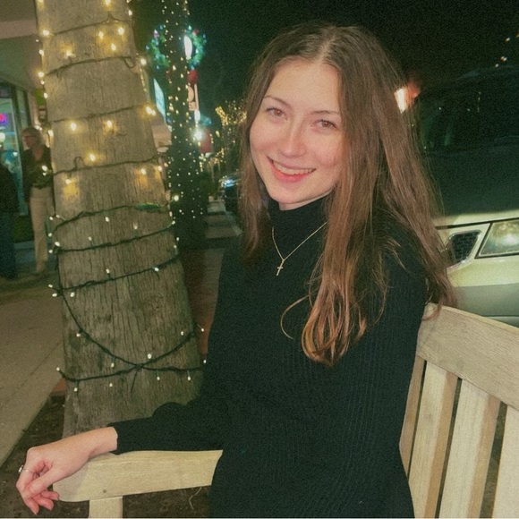 Profile Picture of Katie Magaw (@katiemagaw) on Poshmark