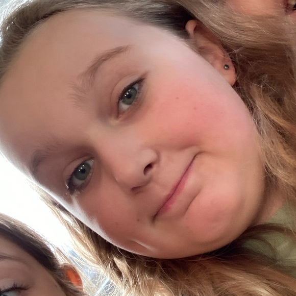 Lexi Ewart - Poshmark Profile Picture of Lexi Ewart (@lexi_ewart) on Poshmark