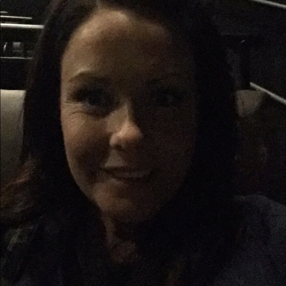 Profile Picture of Tracy Sharp (@tracyasharp) on Poshmark