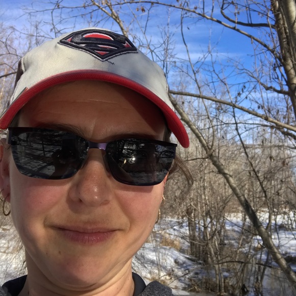 Profile Picture of Eileen Binder (@eileenbinder) on Poshmark