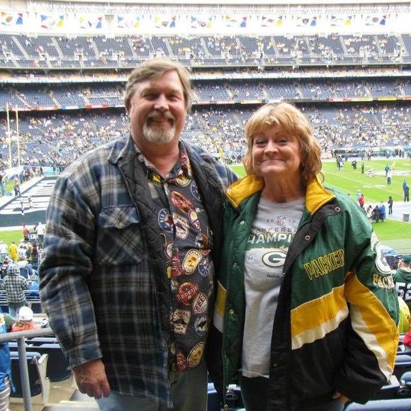 Nancy Parker - Poshmark Profile Picture of Nancy Parker (@handsonglass) on Poshmark