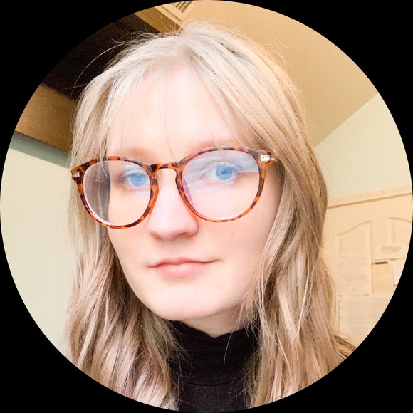 Profile Picture of Lauren Pybus (@laurenlpybus) on Poshmark