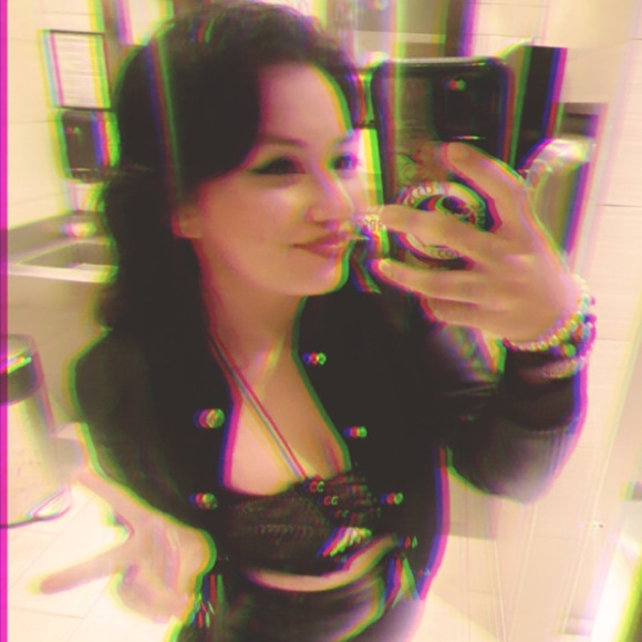 Profile Picture of Luna Luna (@luna1997_) on Poshmark