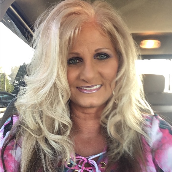 Profile Picture of Samantha Urdzik (@samanthaj2016) on Poshmark