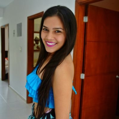 Profile Picture of Victoria Negrete (@mayinegrette) on Twitter