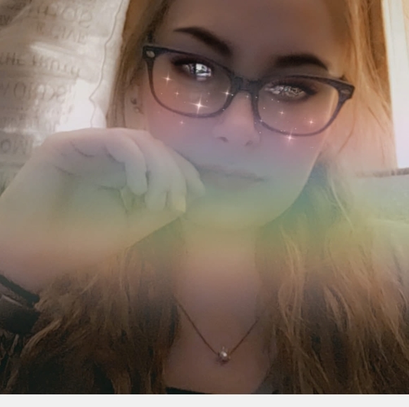 Profile Picture of Malia Garbrick (@maliaa_xoxo) on Poshmark