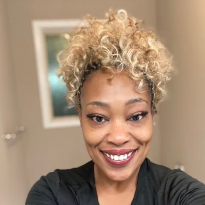 Profile Picture of Lorri Manning (@Lorrieverything) on Twitter