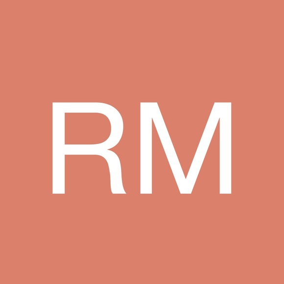 Profile Picture of Renee Mena (@reneemena322) on Poshmark