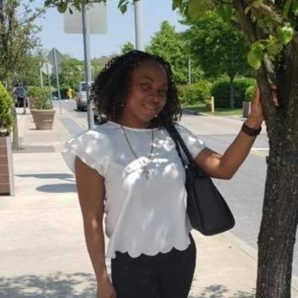 Profile Picture of Janeth Palacios (@livingston133) on Poshmark