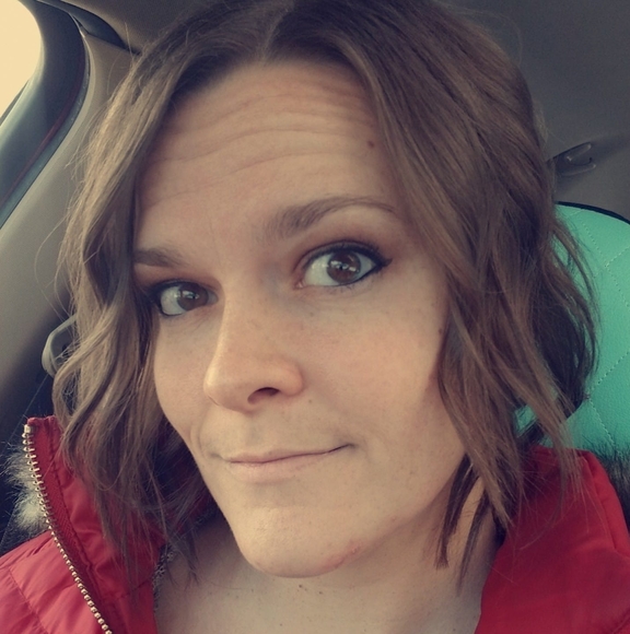 Profile Picture of Amber Feldermann (@feldy_89) on Poshmark