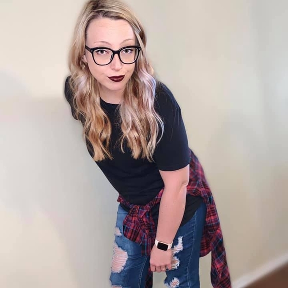 Profile Picture of Brittany Bruffett (@brittany_maree) on Poshmark