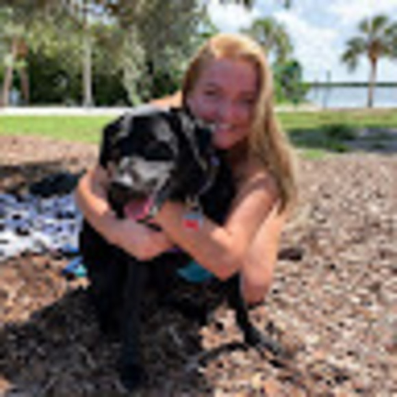 Mo Bastion - Poshmark Profile Picture of Mo Bastion (@m_bastion) on Poshmark