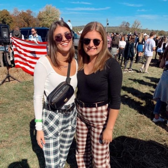 Profile Picture of Gianna Guttilla (@giannaguttilla) on Poshmark