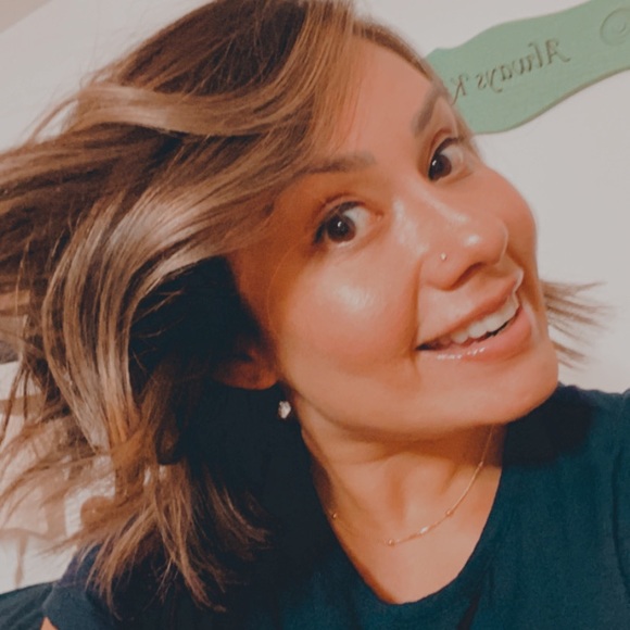 Profile Picture of Emma Netty (@monemitresbelle) on Poshmark