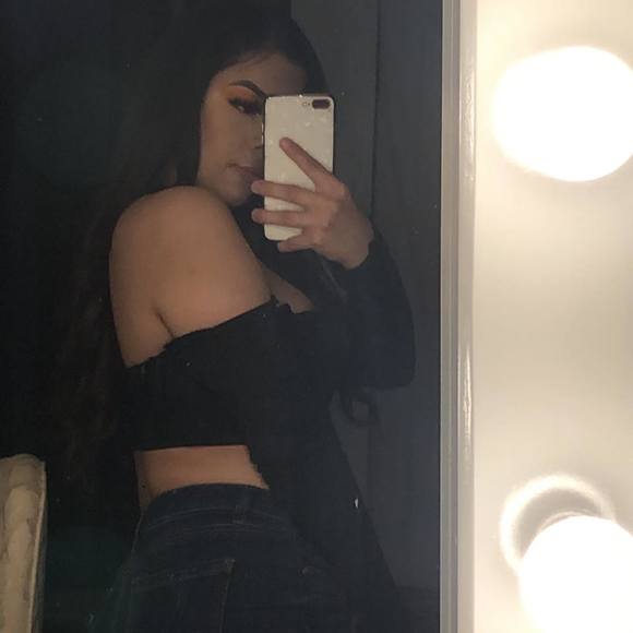 Profile Picture of Genesis Ramirez (@bbygenss15) on Poshmark