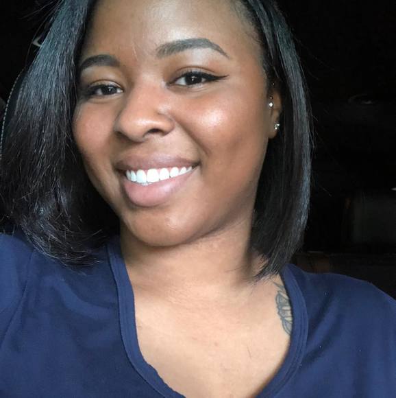 Profile Picture of Dee dee Hobbs (@sdh6594) on Poshmark