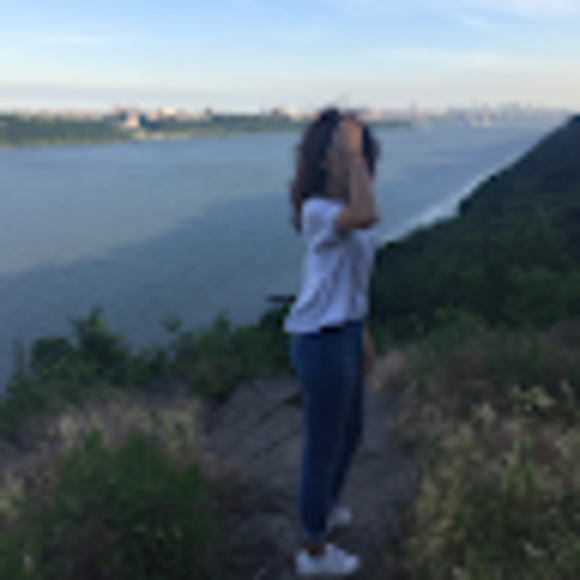 Profile Picture of Jinny Hwang (@jinnyh716) on Poshmark