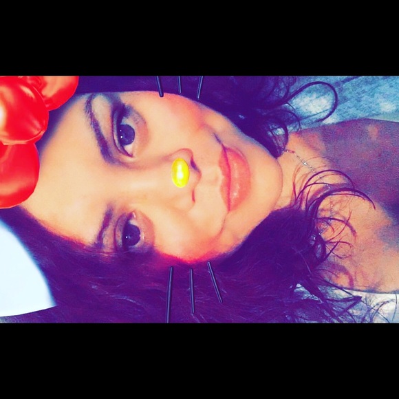 Profile Picture of Luz Saucedo (@lelisaucedo915) on Poshmark