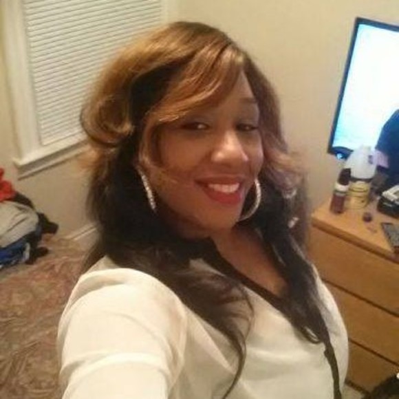 Profile Picture of Aisha John (@aishajhn) on Poshmark