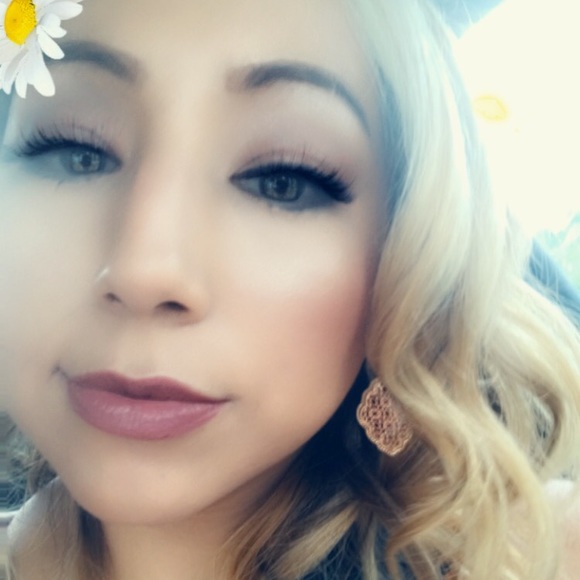 Profile Picture of Candy Espinoza (@cespinoza281) on Poshmark