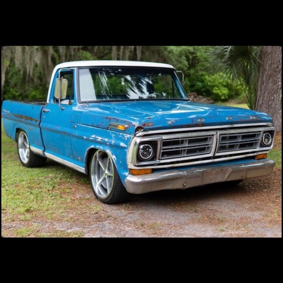 Profile Picture of Cesar Roman (@cesarroman887) on Poshmark