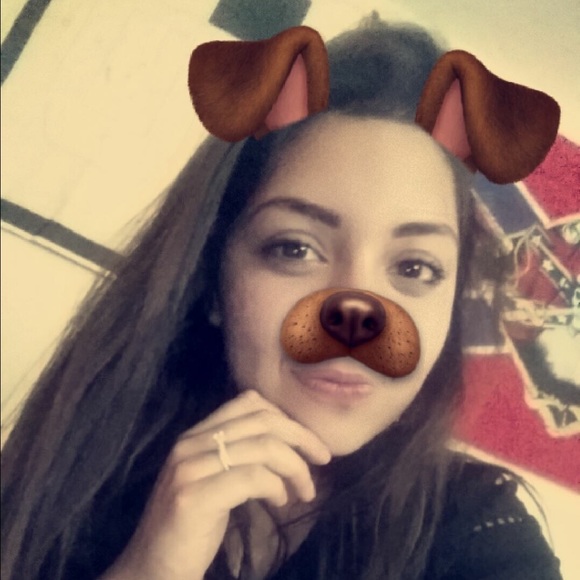 Profile Picture of Esther Obeso (@_esther02) on Poshmark