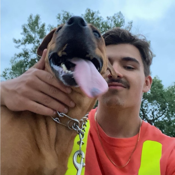 Profile Picture of Jake Boles (@jakeb02) on Poshmark