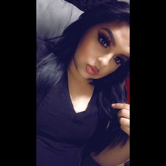 Profile Picture of Ashley ruby Figueroa quijada (@ashleyfigueroa7) on Poshmark