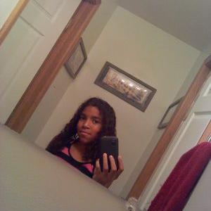 Profile Picture of Elizabeth Bloomfield (@ebloomfield8835) on Twitter