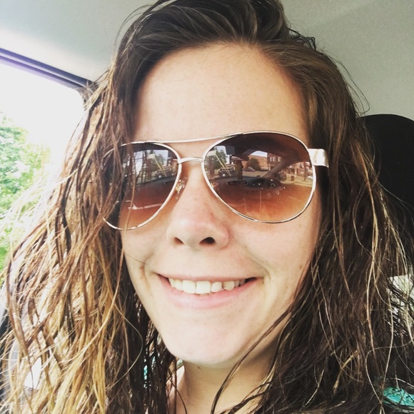 Ashley Pisor - Poshmark Profile Picture of Ashley Pisor (@apisor) on Poshmark