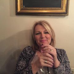 Profile Picture of Julie Wallace (@@juliewallace) on Tiktok