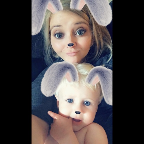 Profile Picture of Jenna Compton (@14levifinn) on Poshmark